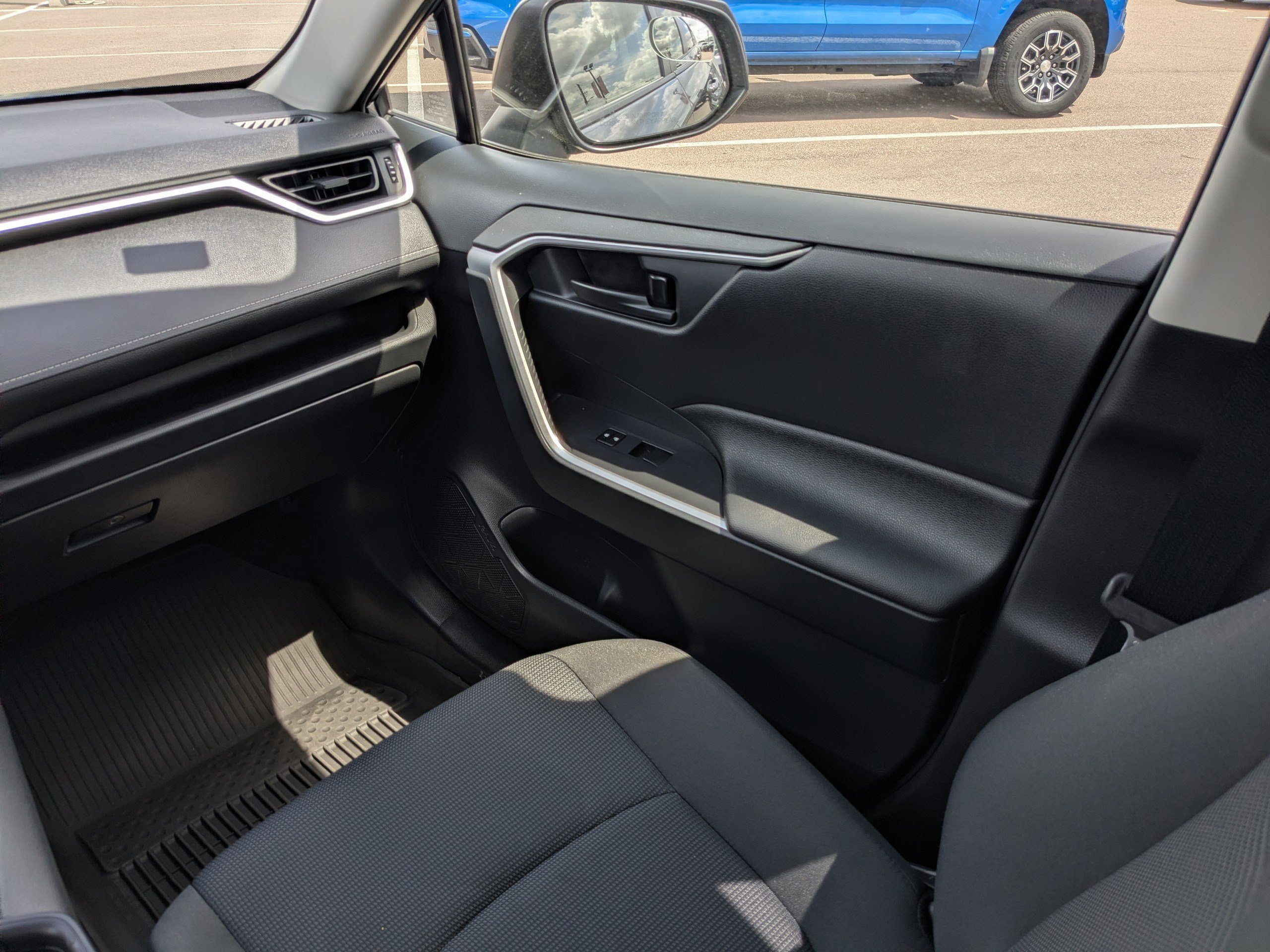 Used 2025 Toyota RAV4 LE image 17