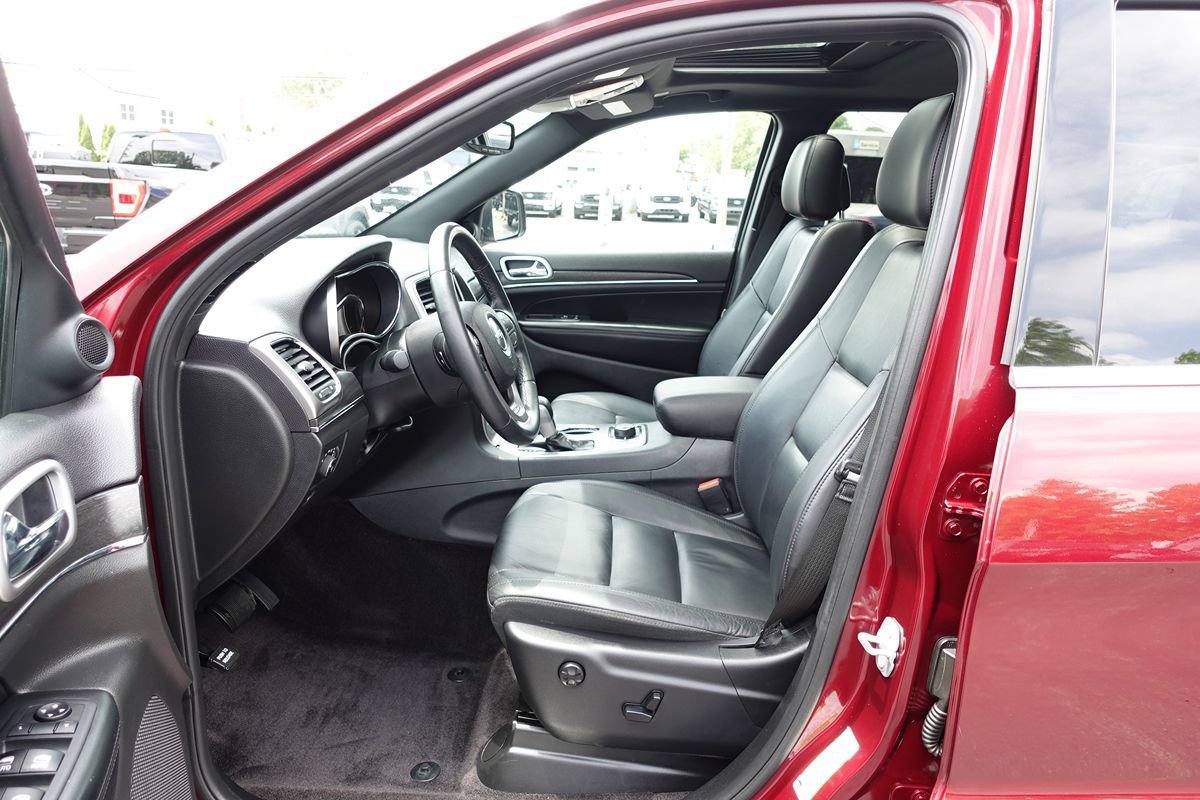 Used 2018 Jeep Grand Cherokee Limited AWD/4WD image 18