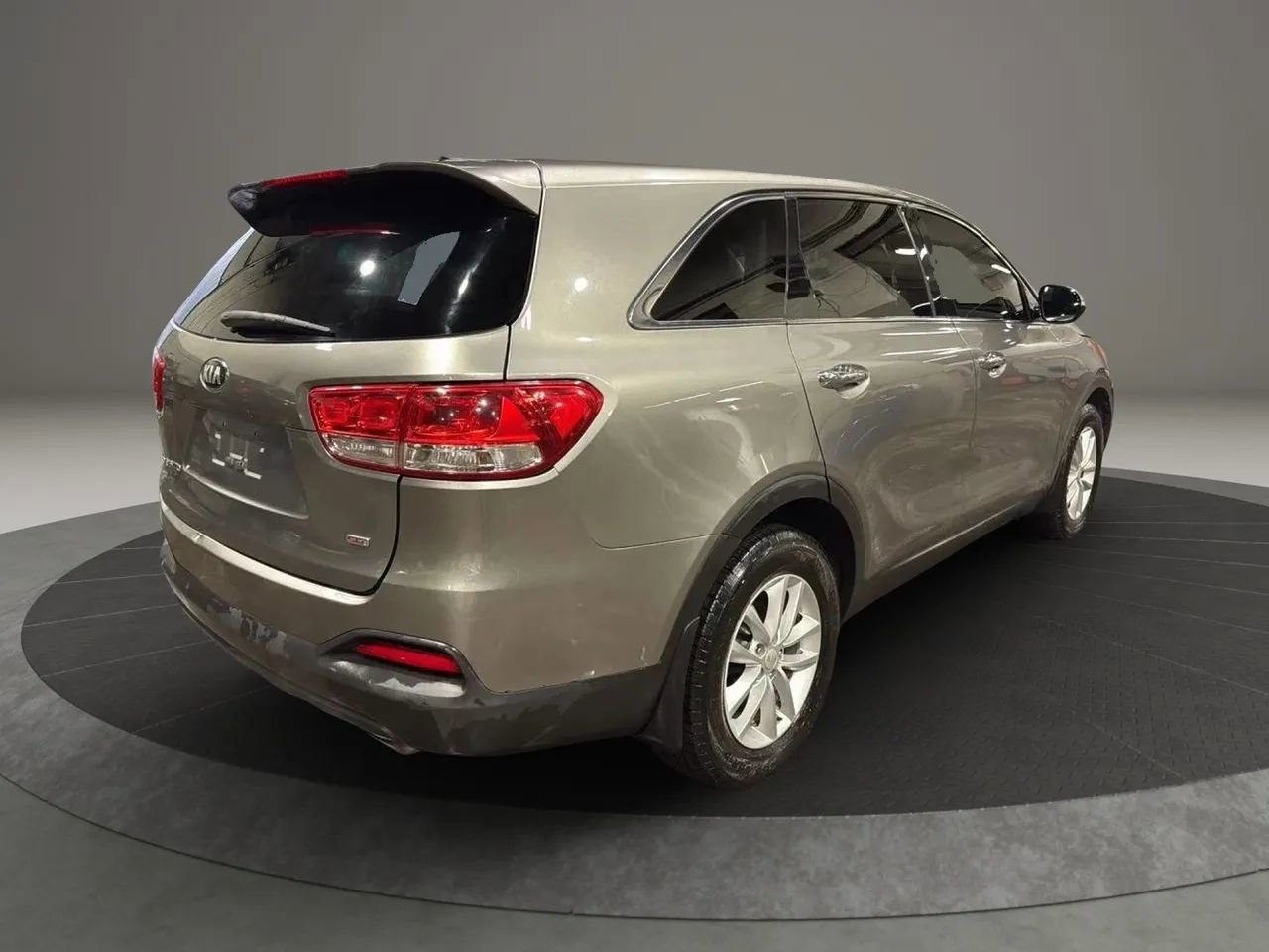 Used 2017 Kia Sorento L image 5