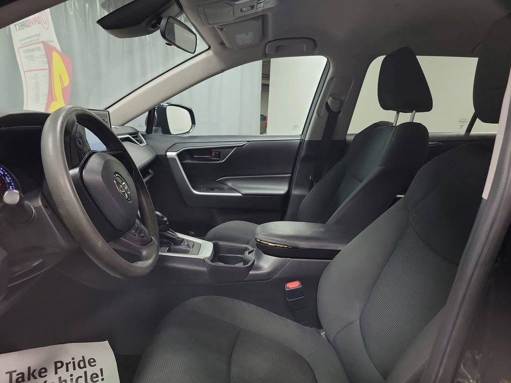 Used 2020 Toyota RAV4 LE image 12
