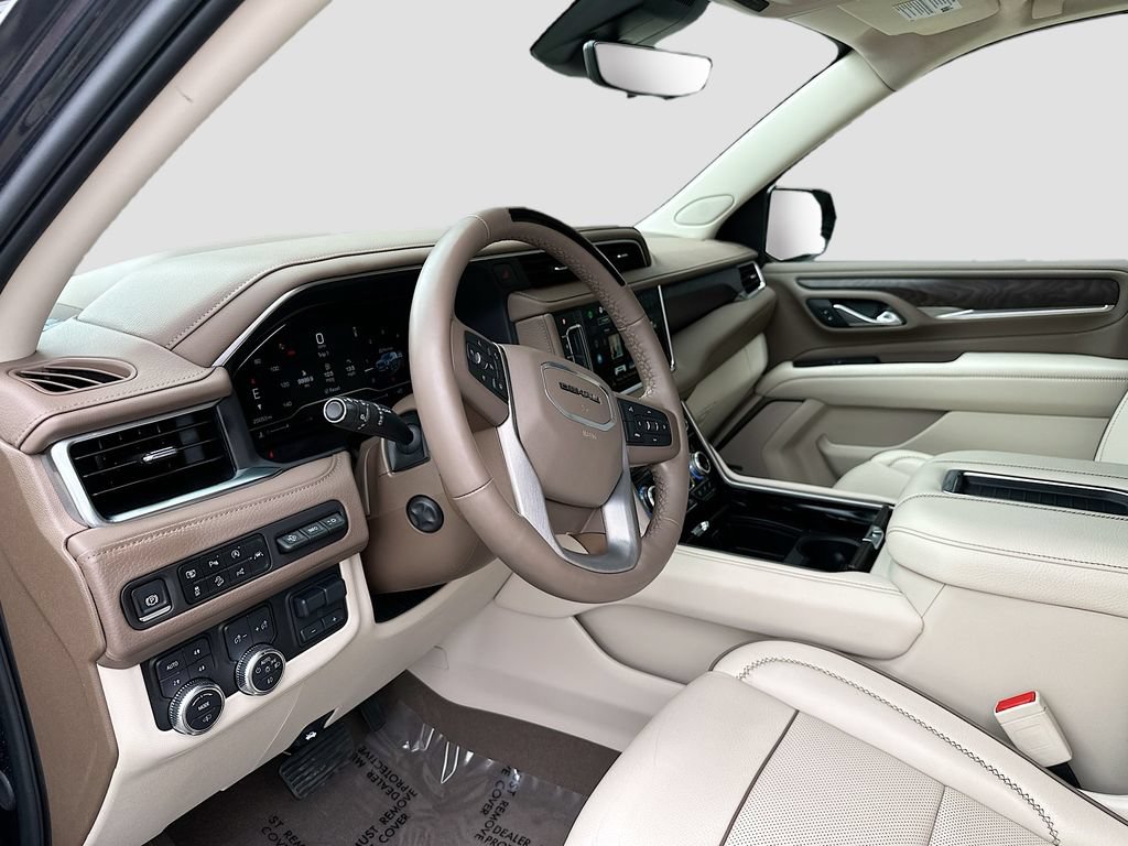 Used 2024 GMC Yukon XL Denali w/ Denali Reserve Package AWD/4WD image 4