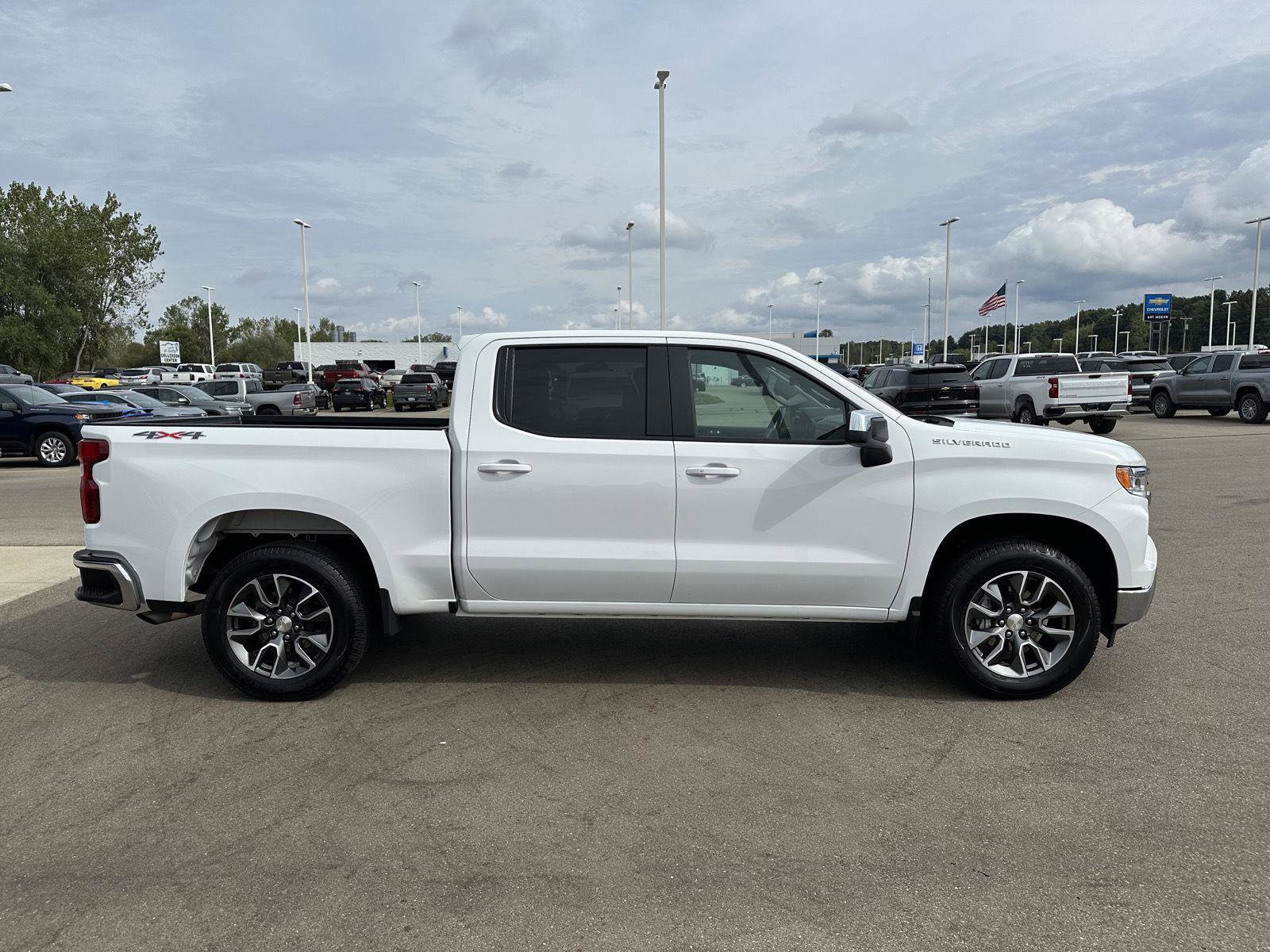 Used 2024 Chevrolet Silverado 1500 LT image 9