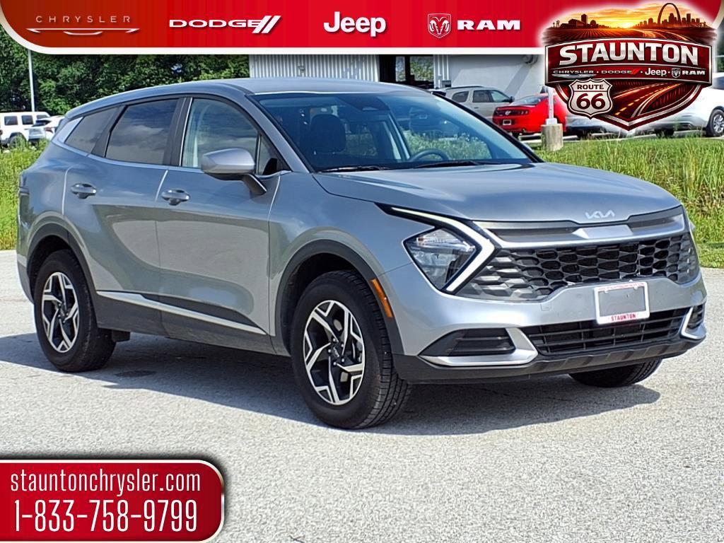 Used 2023 Kia Sportage LX image 1