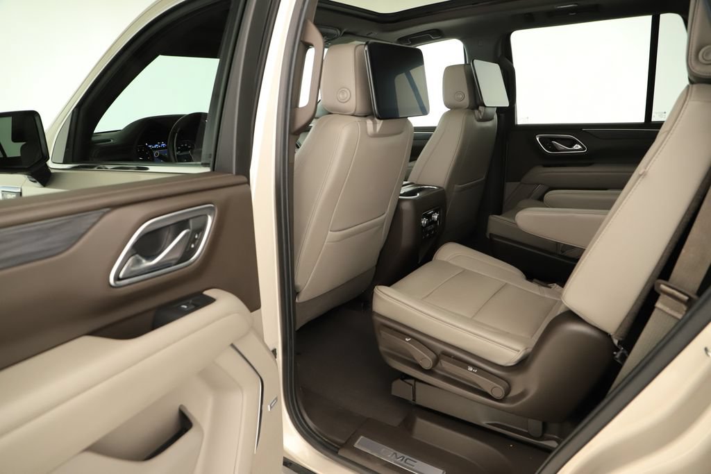 Used 2021 GMC Yukon SLT w/ SLT Luxury Plus Package AWD/4WD image 30