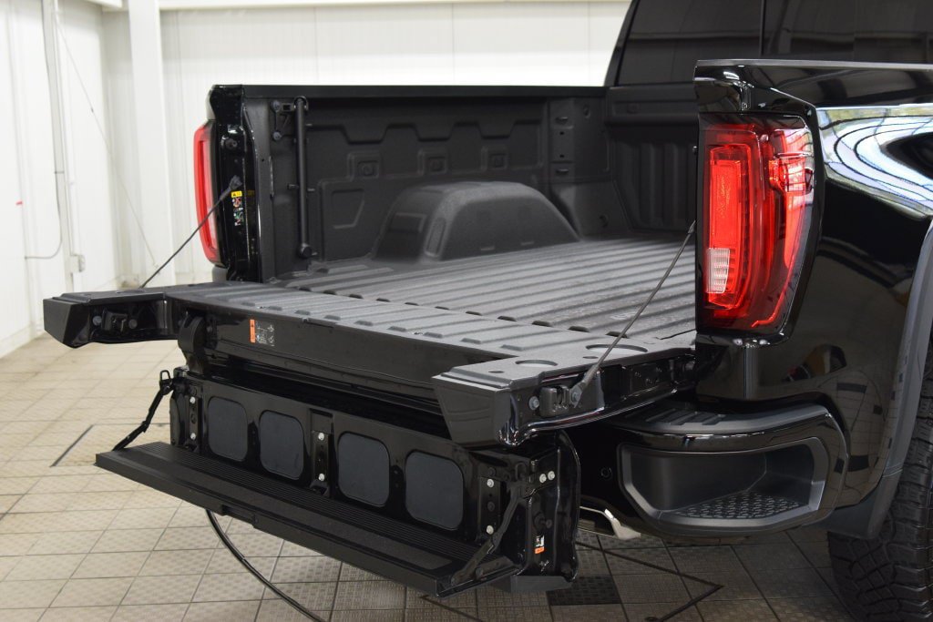 Used 2025 GMC Sierra 1500 AT4 w/ AT4 Premium Package AWD/4WD image 28