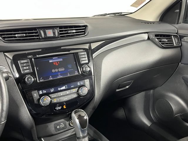 Used 2022 Nissan Rogue Sport SV AWD/4WD image 18