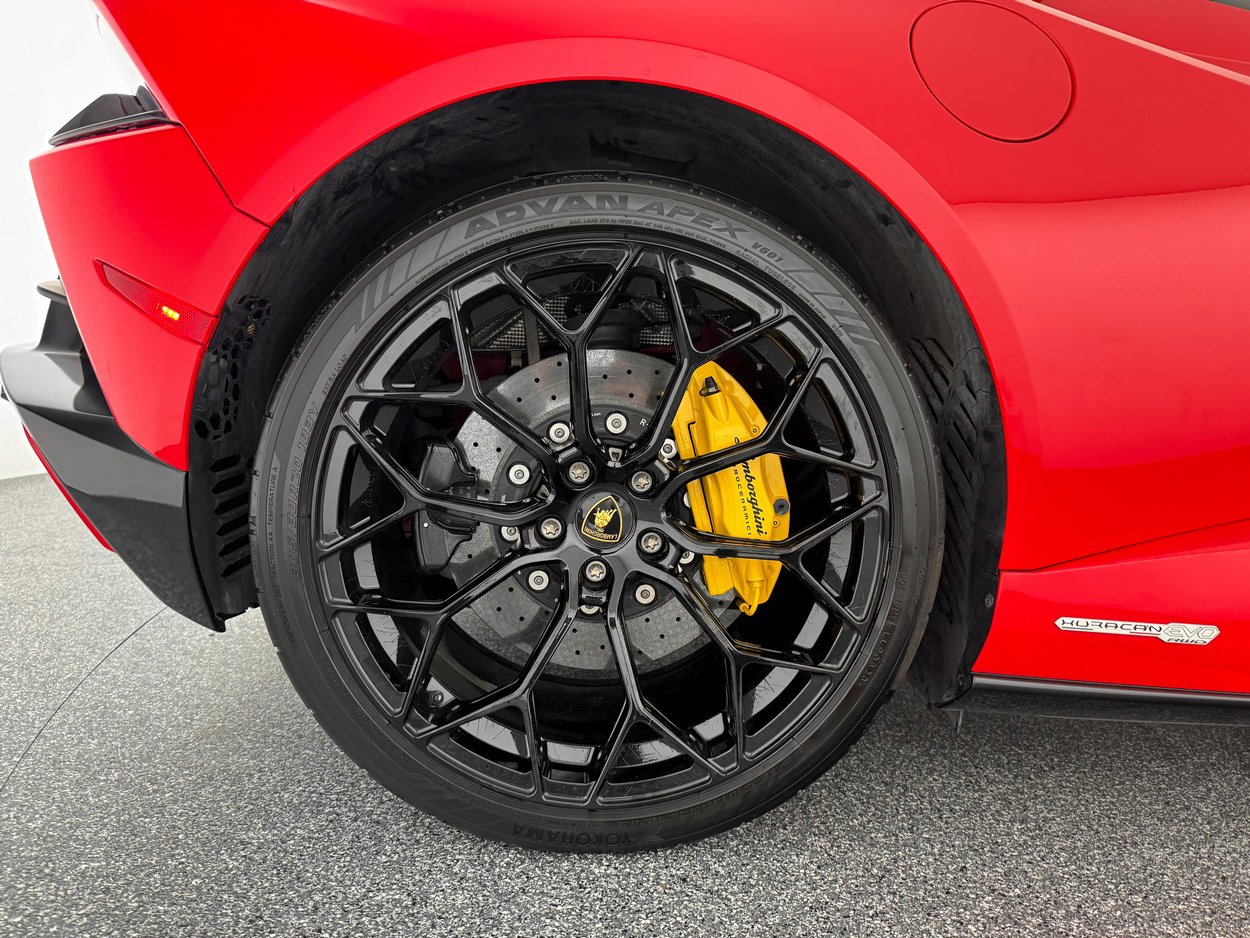 Used 2023 Lamborghini Huracan EVO image 30