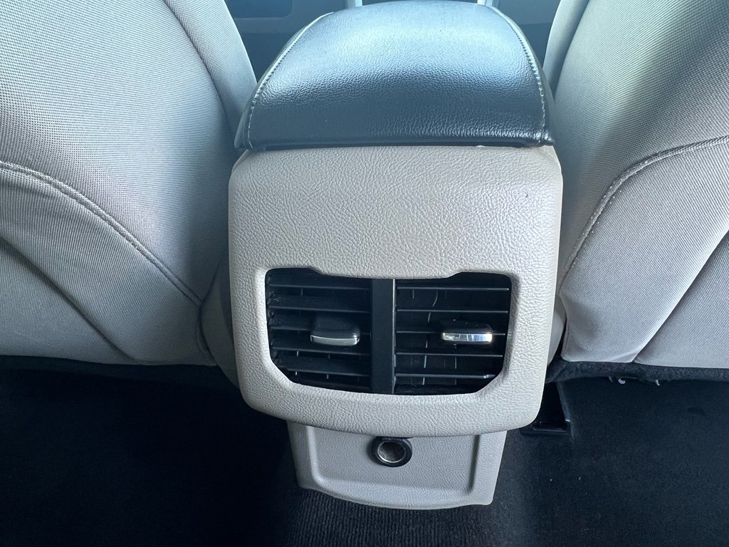 Used 2020 Ford Fusion SE image 28