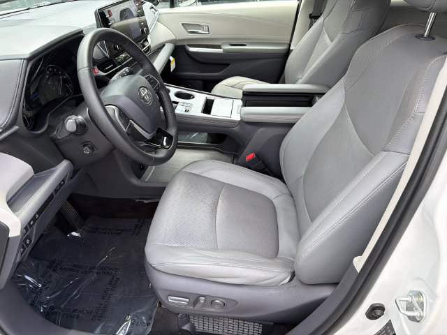 Used 2021 Toyota Sienna Limited FWD image 11