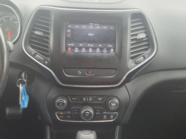 Used 2019 Jeep Cherokee Latitude w/ Cold Weather Group AWD/4WD image 29