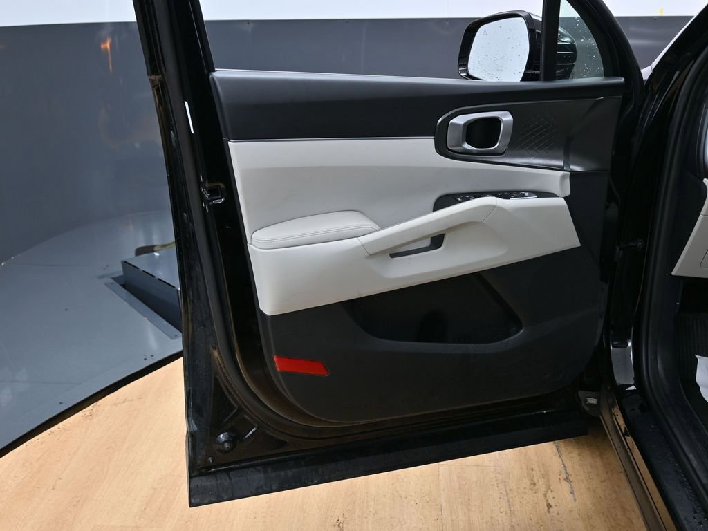 Used 2025 Kia Sorento EX w/ EX Panoramic Sunroof Package image 42