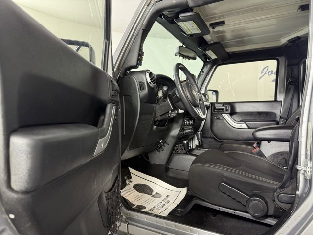 Used 2015 Jeep Wrangler Unlimited Sahara w/ Connectivity Group image 8
