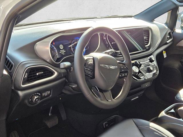 New 2026 Chrysler Pacifica Select w/ S Appearance Package image 3