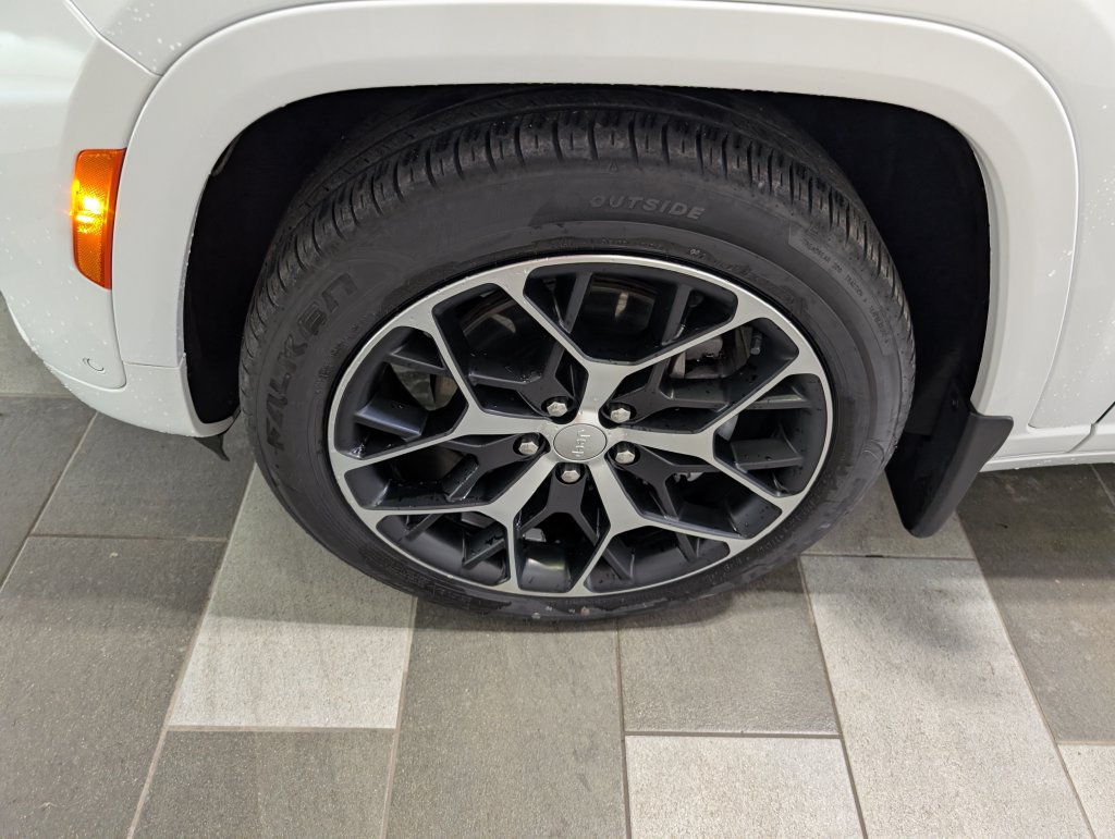 Used 2022 Jeep Grand Cherokee Summit AWD/4WD image 7