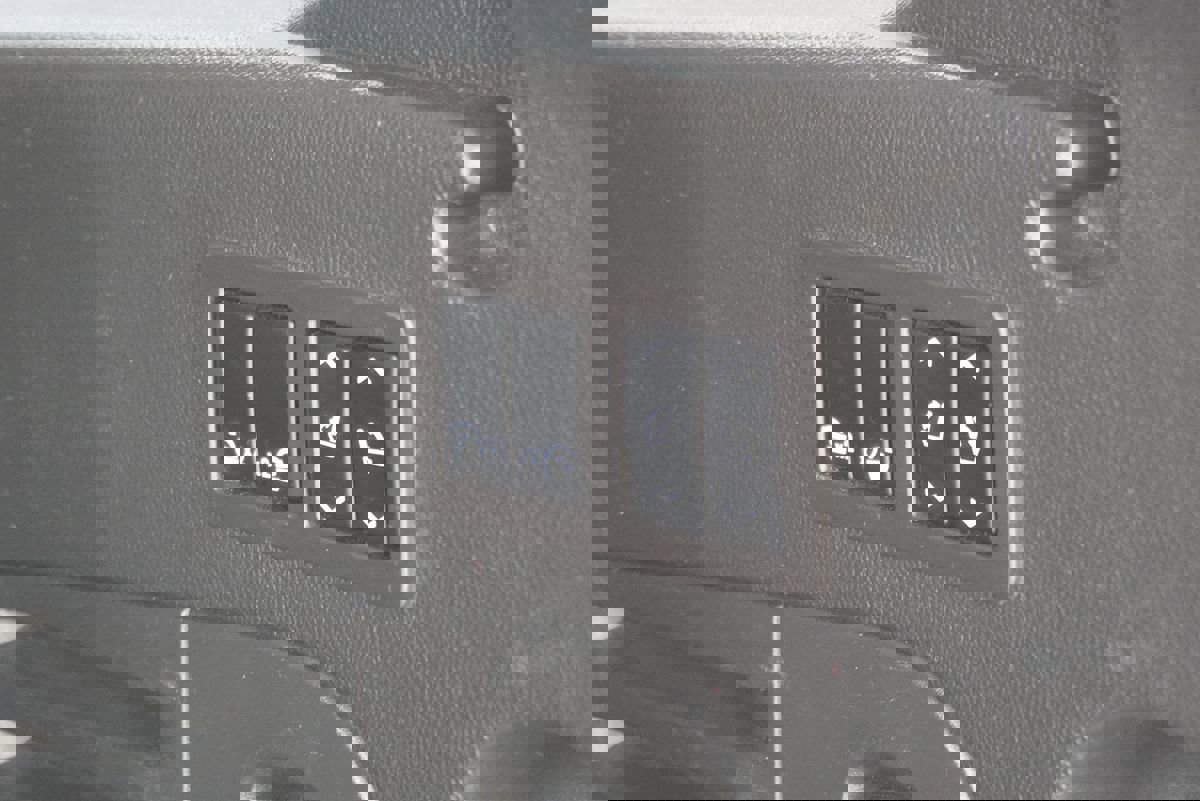 Used 2017 GMC Yukon XL SLT w/ Open Road Package image 18