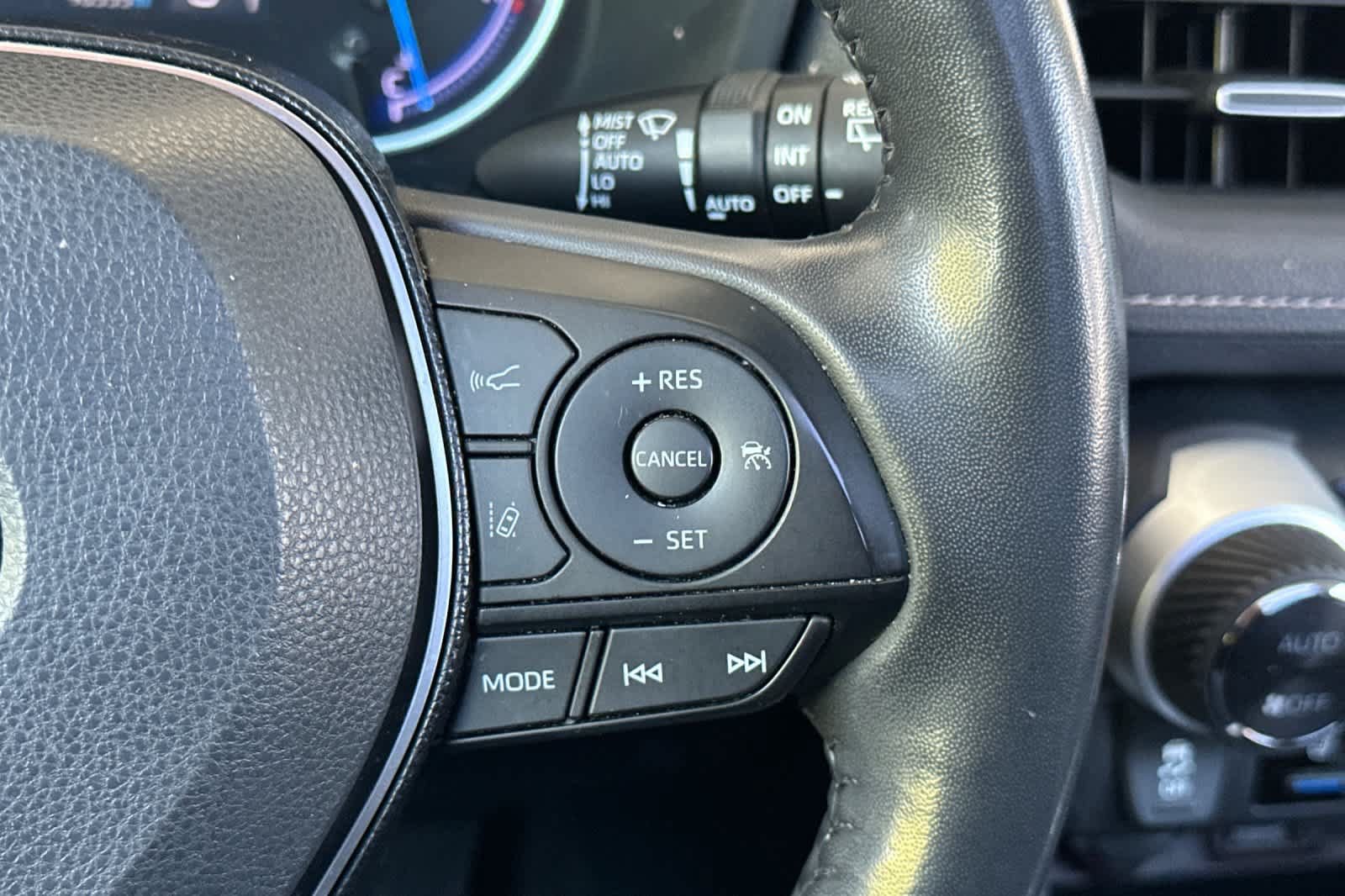 Used 2020 Toyota RAV4 Limited AWD/4WD image 28