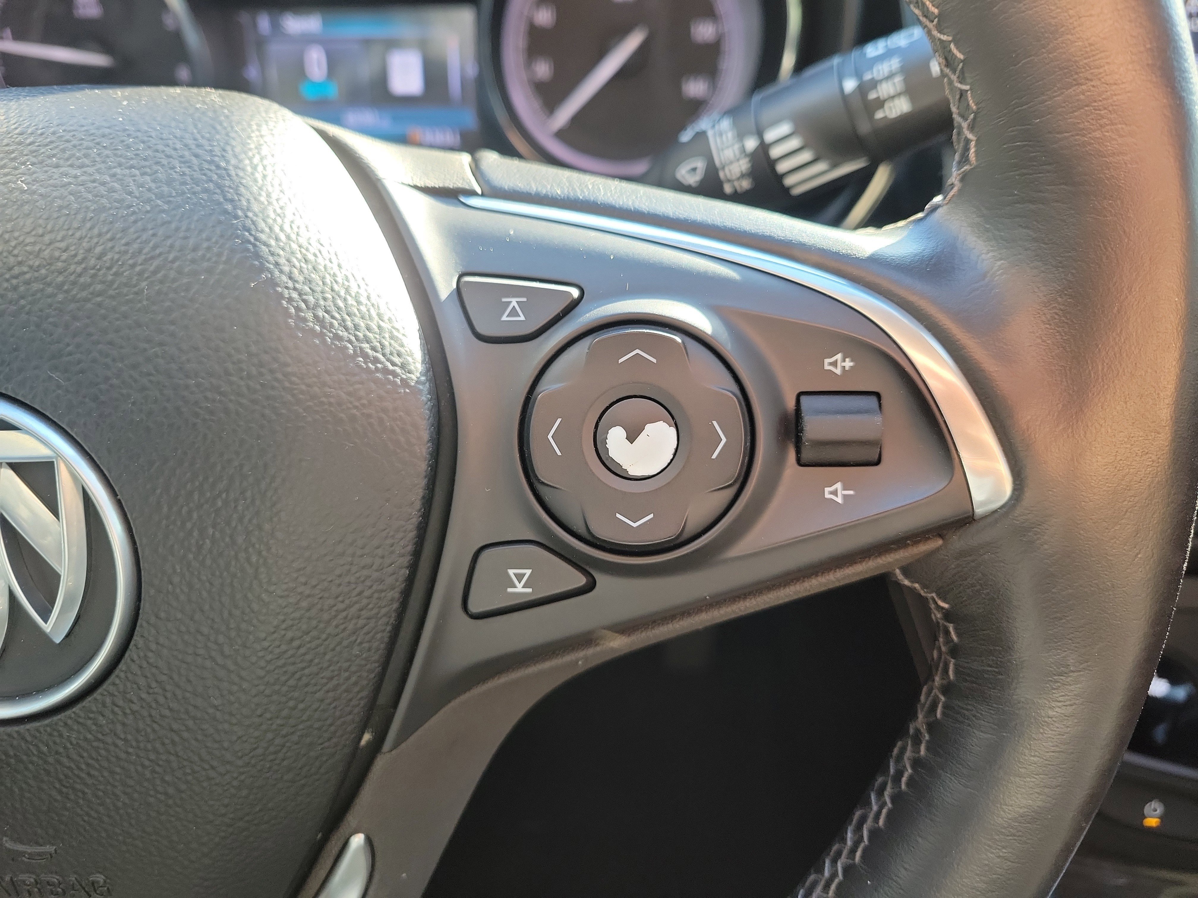 Used 2020 Buick Envision Essence image 29