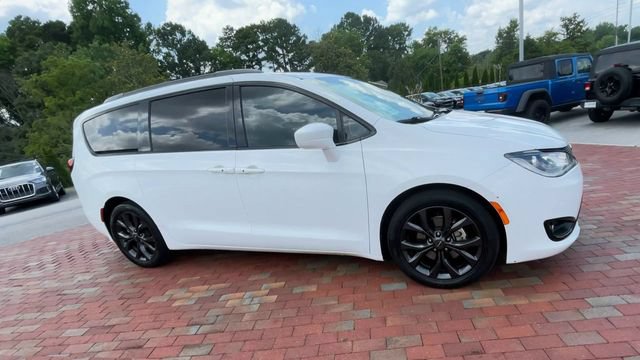 Used 2018 Chrysler Pacifica Touring Plus w/ S Appearance Package FWD image 3