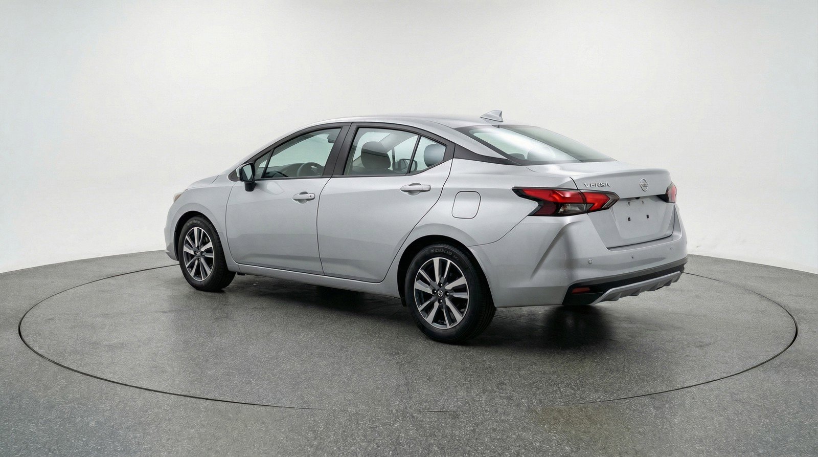 Used 2025 Nissan Versa SV FWD image 5