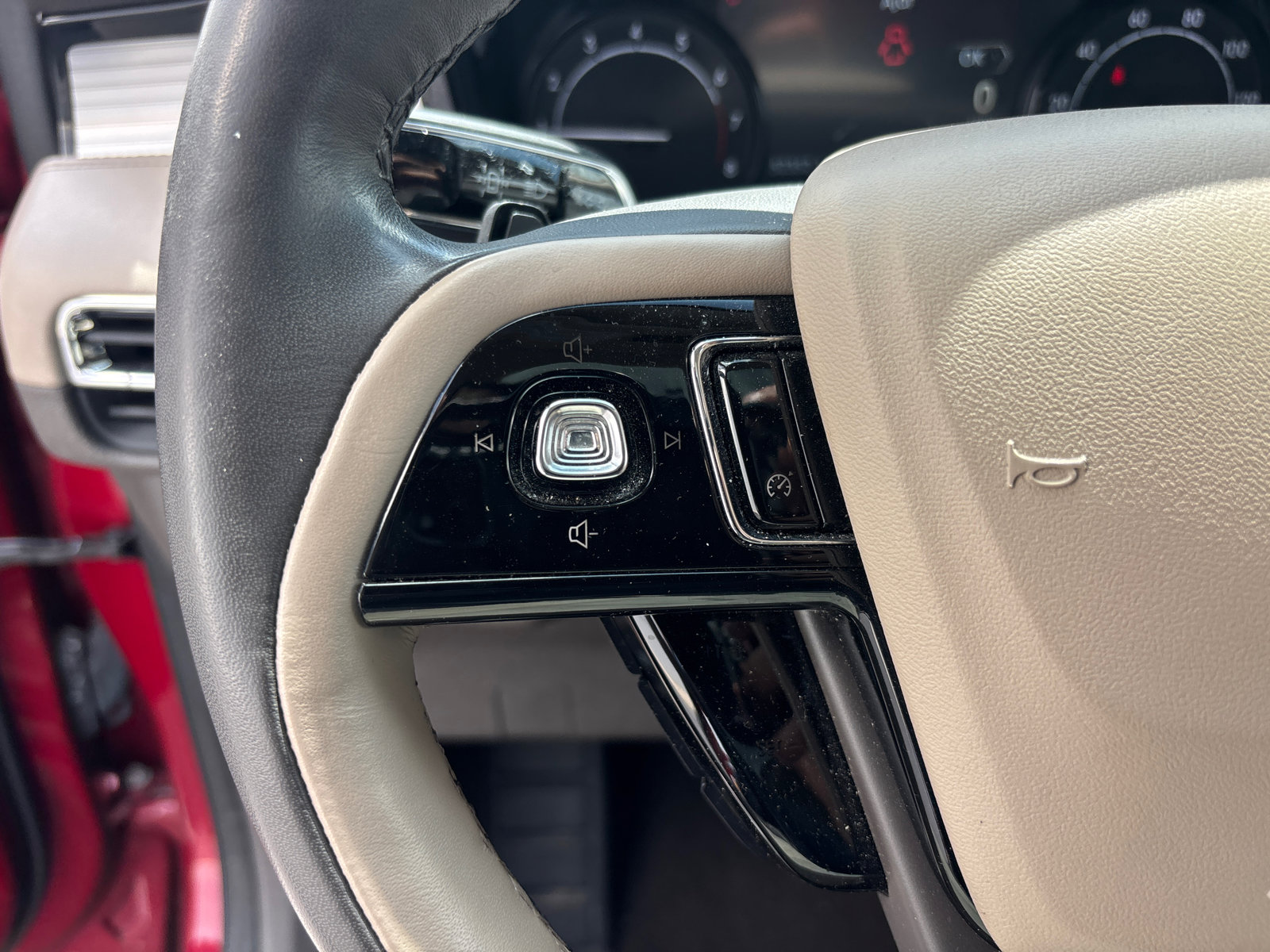 Used 2022 Lincoln Corsair AWD w/ Premium Package image 17