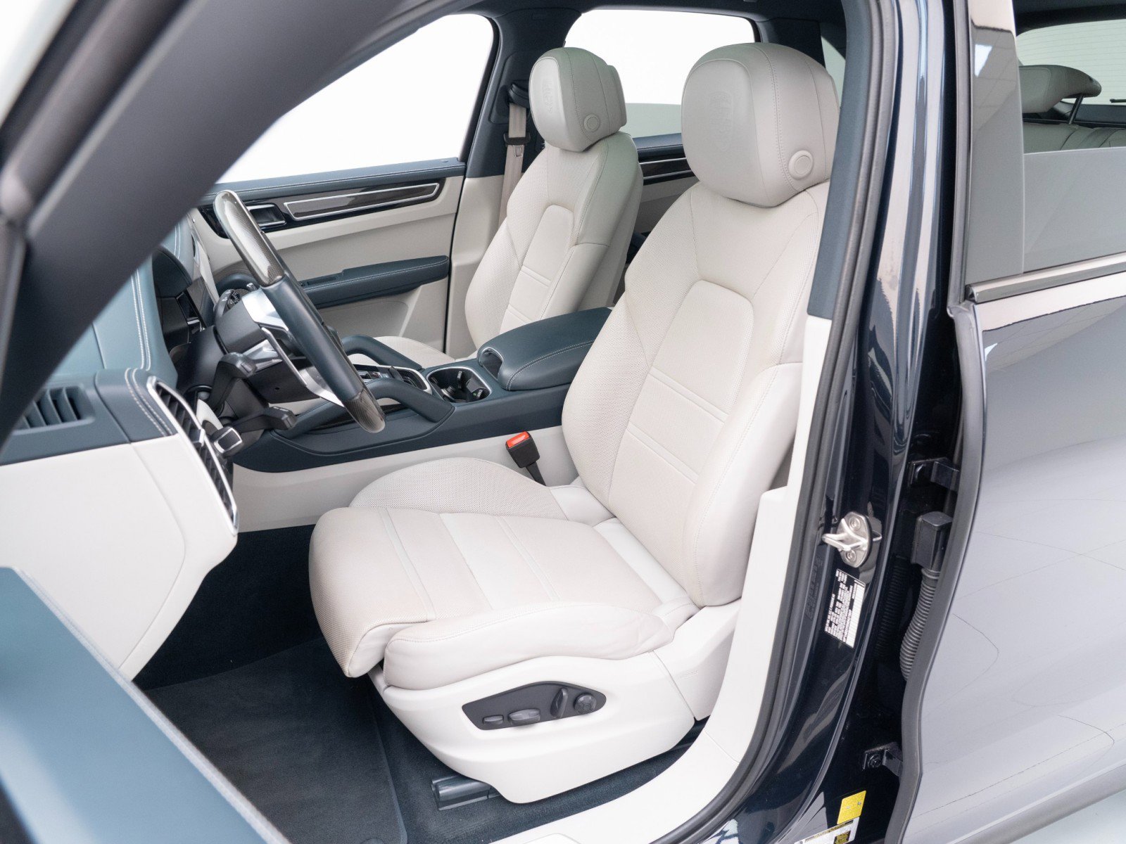 Certified 2022 Porsche Cayenne S Platinum image 5