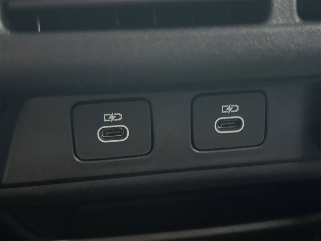 Used 2024 Land Rover Discovery Sport S image 25