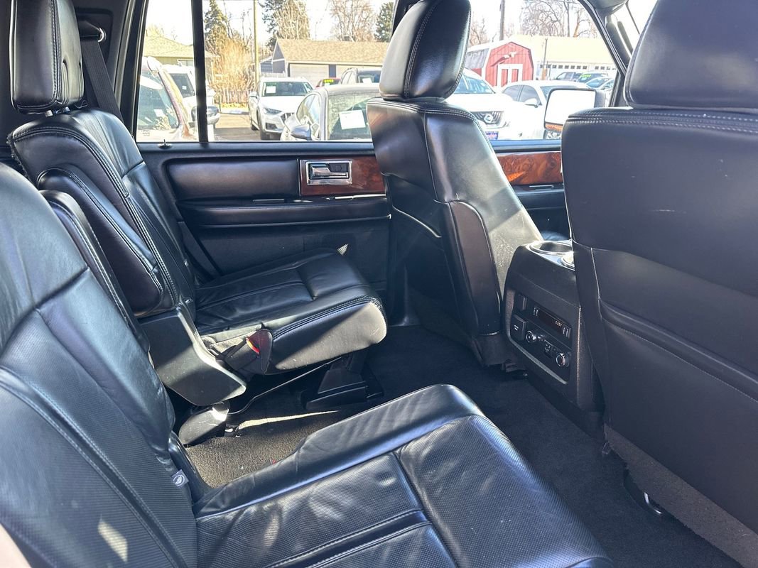 Used 2015 Lincoln Navigator image 40