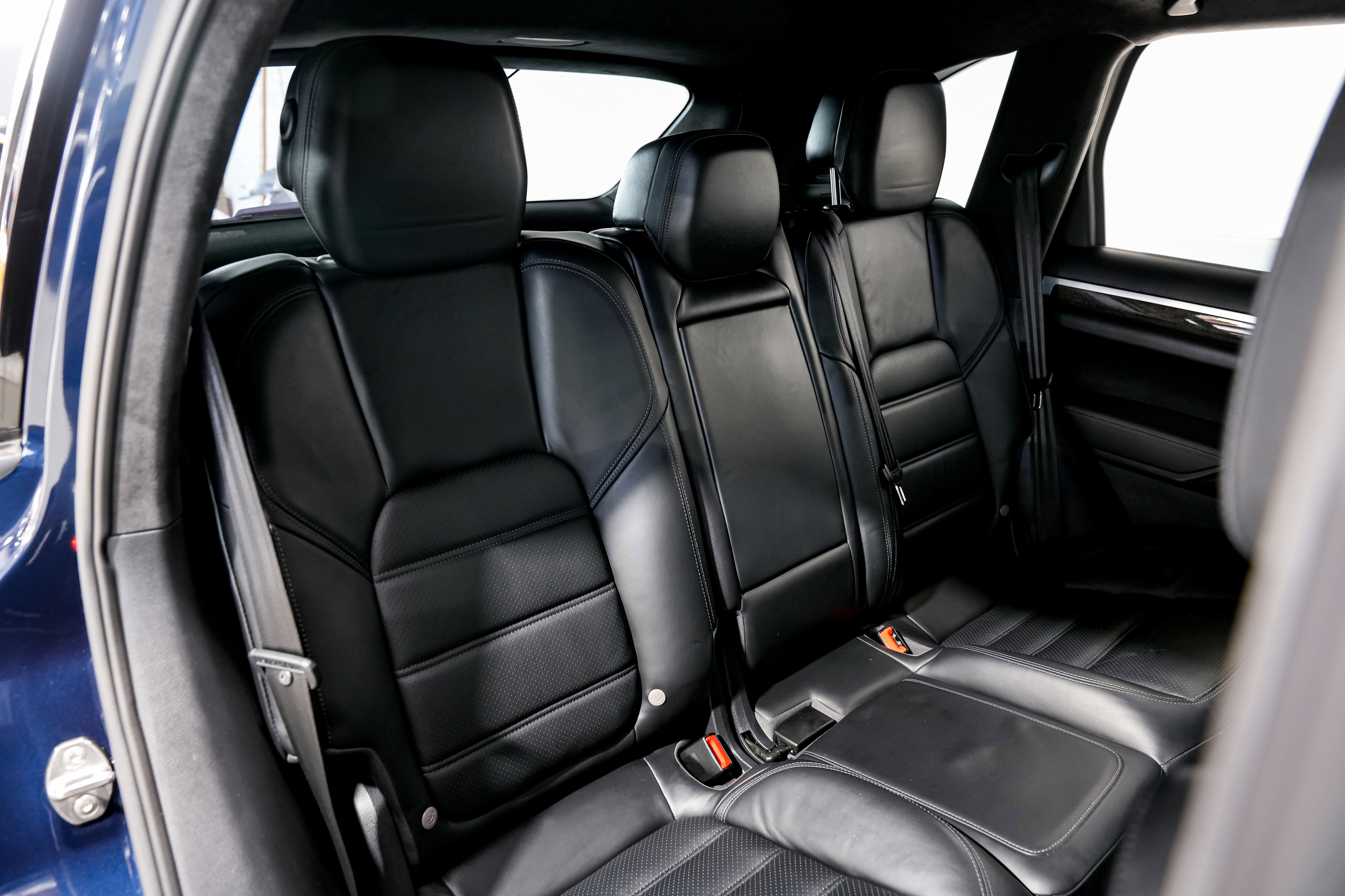 Used 2012 Porsche Cayenne Turbo image 32