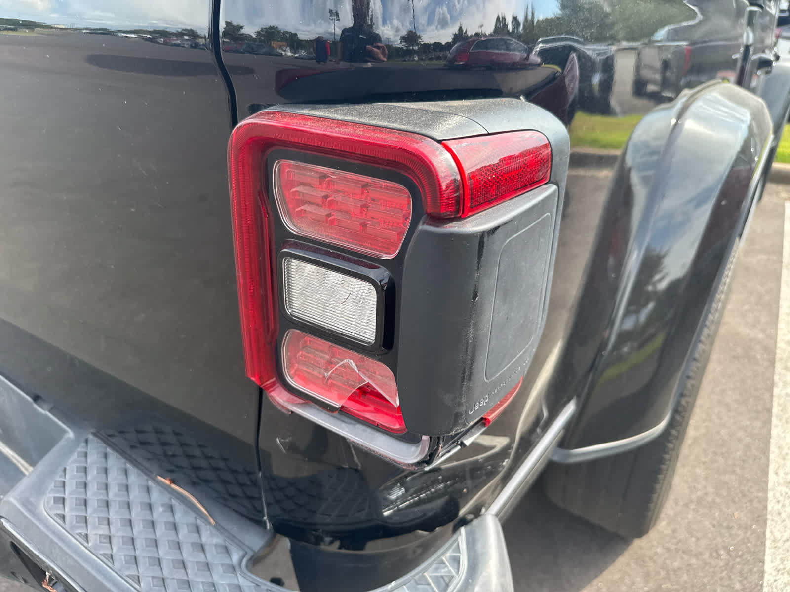 Used 2023 Jeep Gladiator Overland AWD/4WD image 6