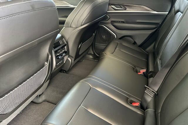 New 2026 Jeep Grand Cherokee Limited w/ Limited Altitude Package AWD/4WD image 9
