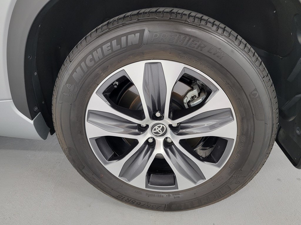 Used 2022 Toyota Highlander XLE AWD/4WD image 10