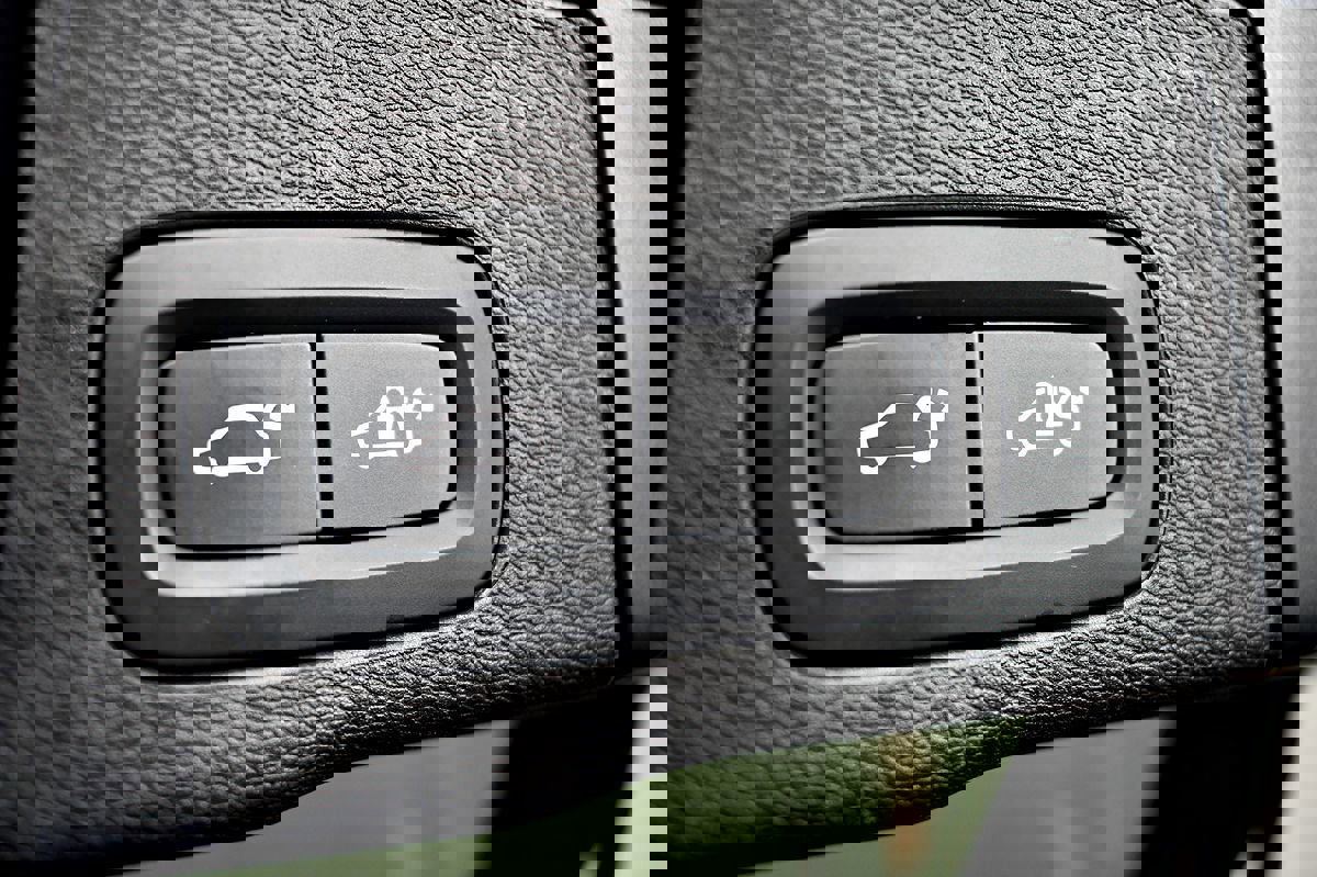 Used 2022 Volvo XC60 B5 Momentum image 45