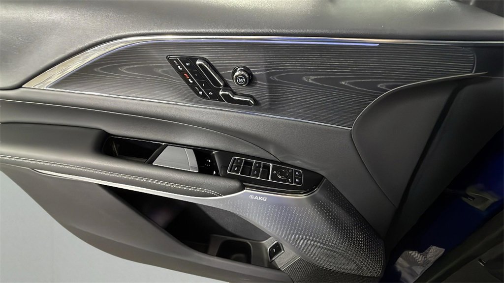 Used 2024 Cadillac Lyriq Luxury image 43