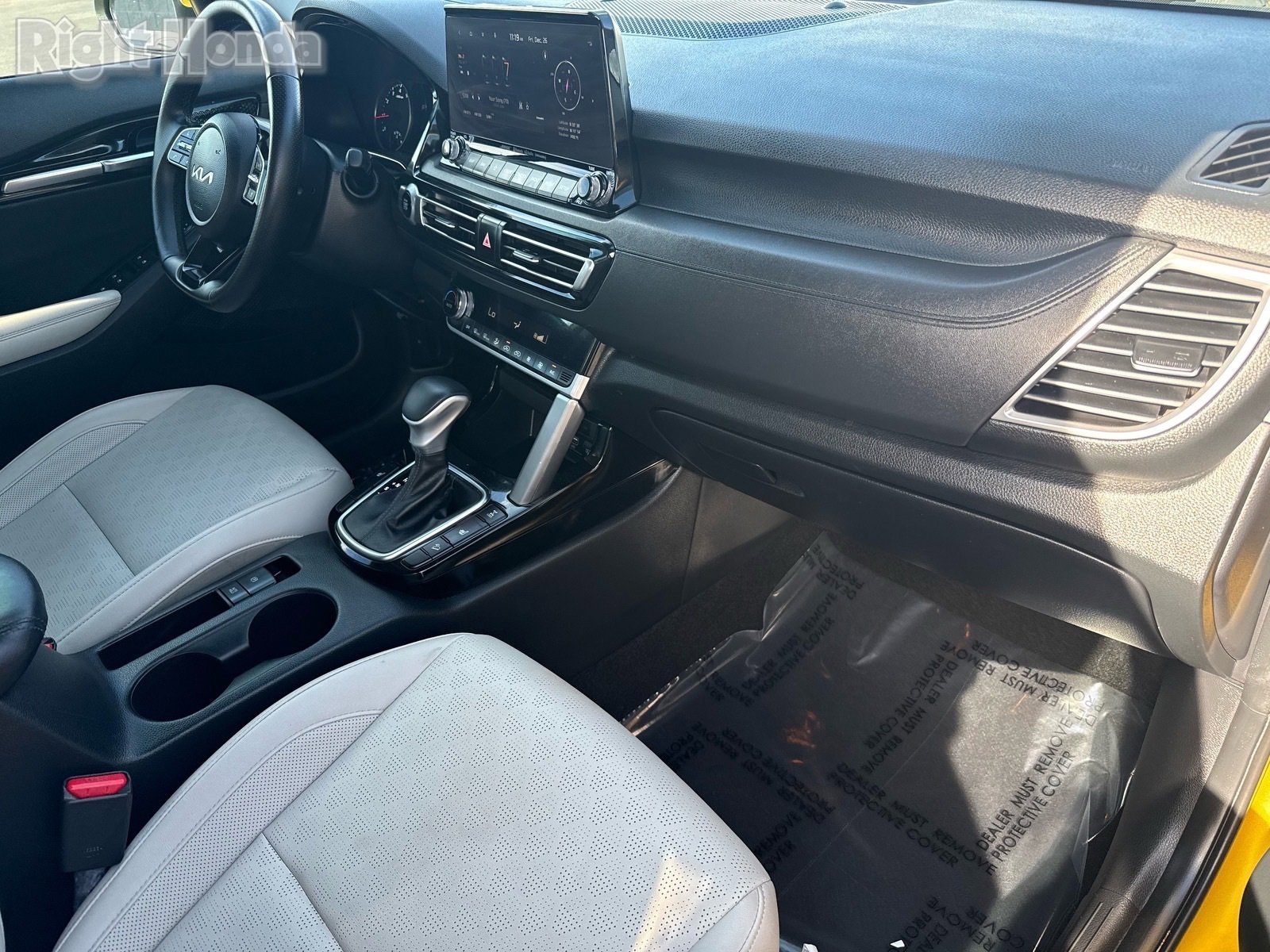 Used 2022 Kia Seltos SX w/ Sunroof Package image 29