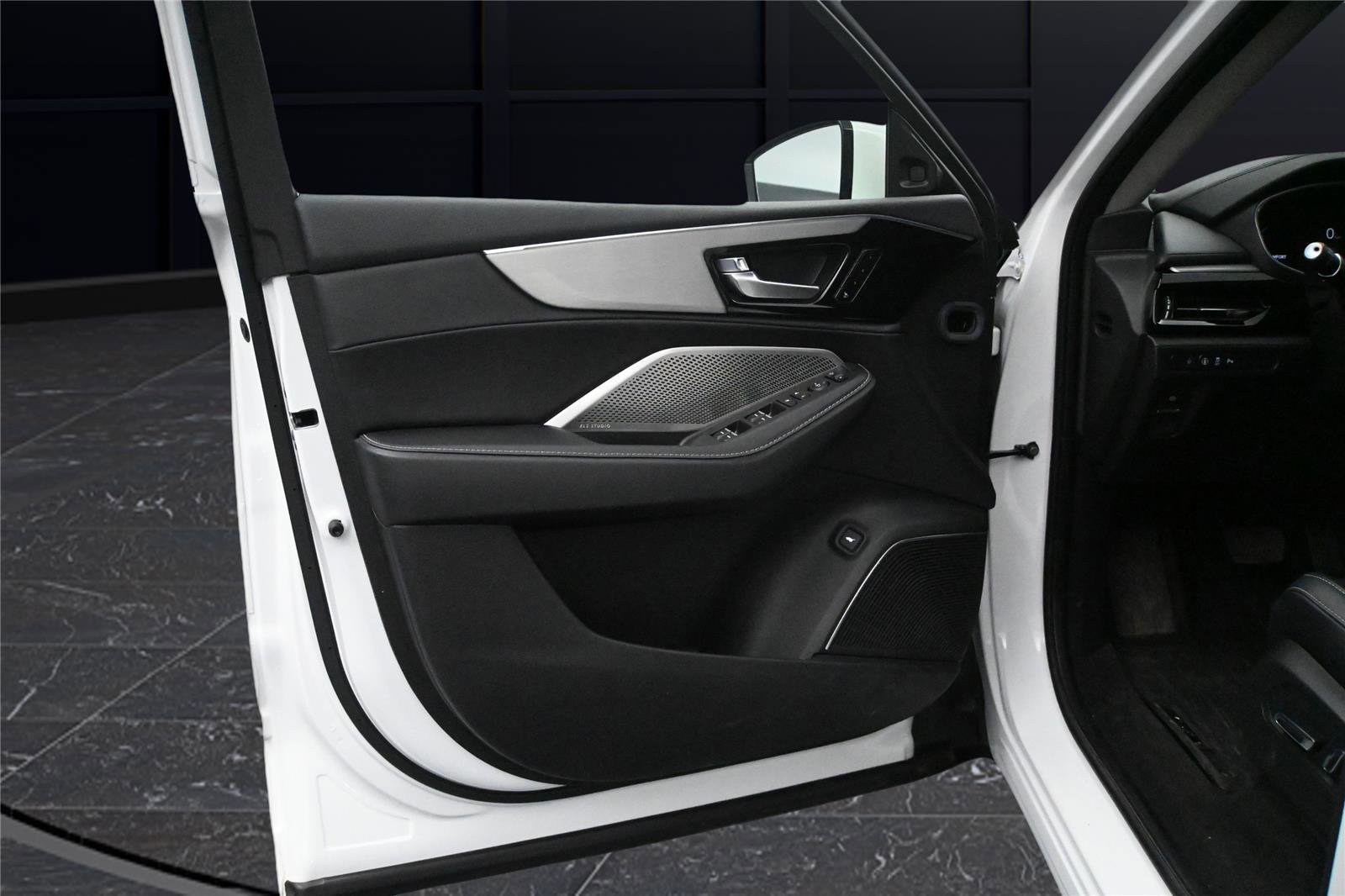 Certified 2024 Acura MDX SH-AWD w/ Technology Package image 7