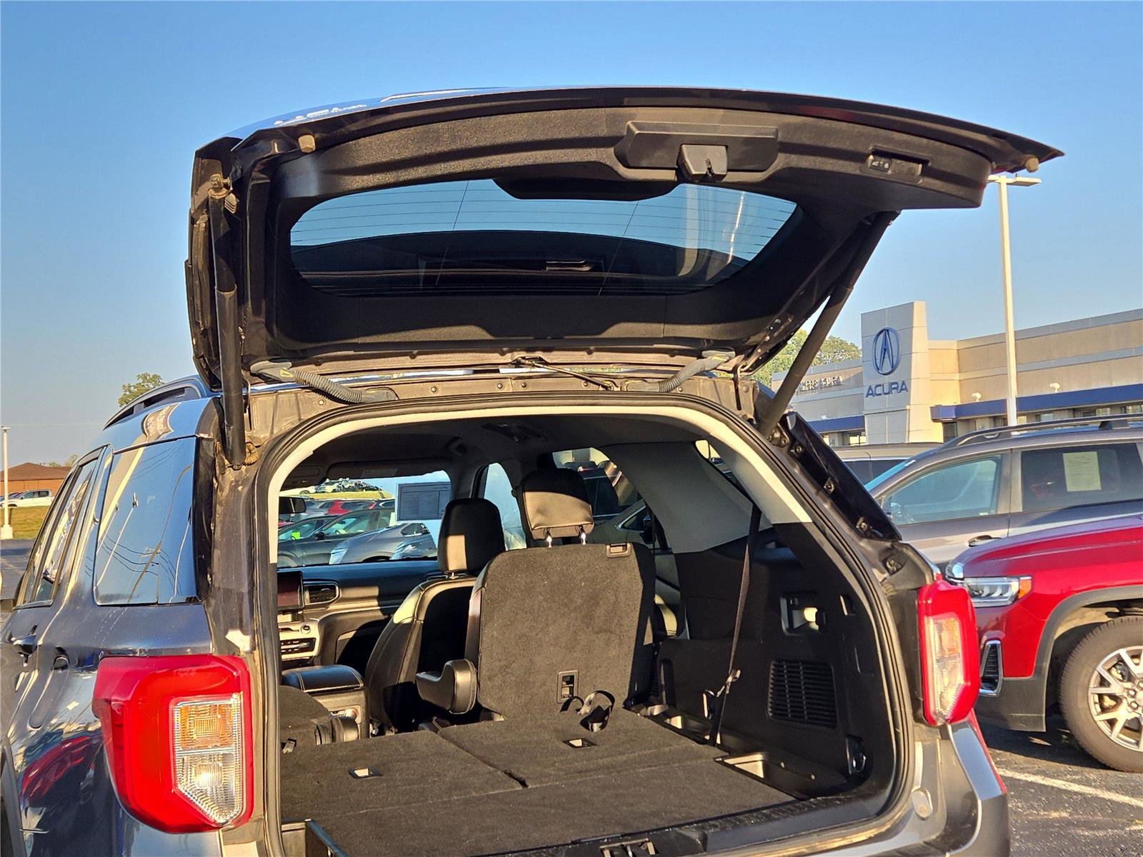 Used 2022 Ford Explorer XLT w/ Equipment Group 202A image 30