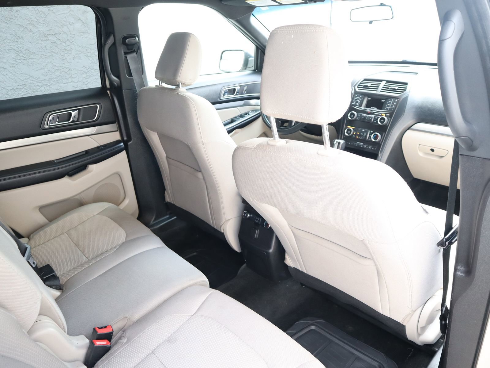 Used 2018 Ford Explorer XLT FWD image 46