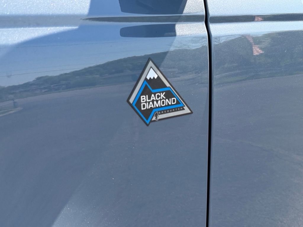 Used 2023 Ford Bronco Black Diamond w/ Sasquatch Package image 12