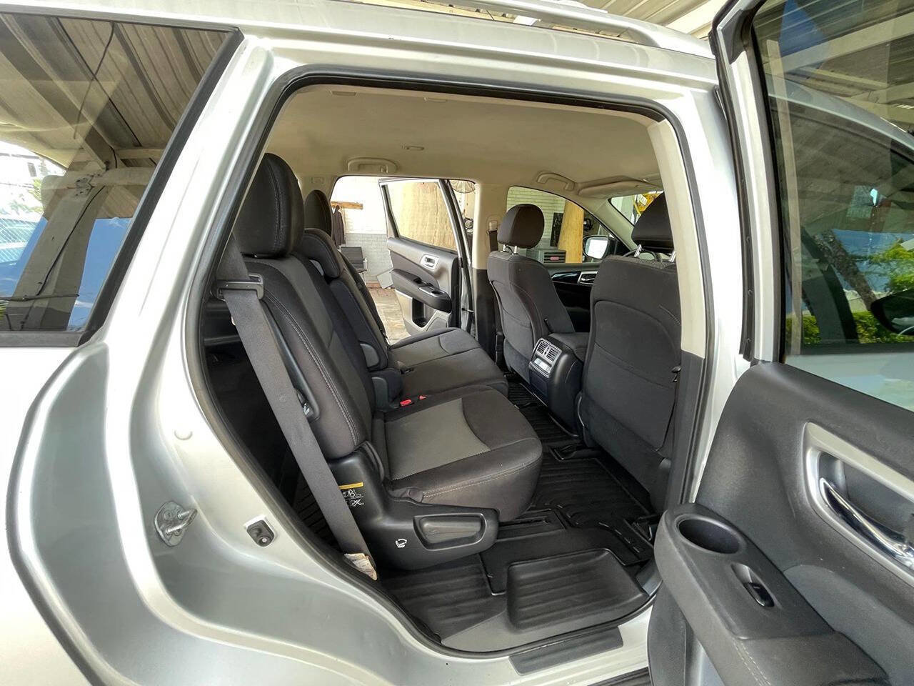 Used 2017 Nissan Pathfinder SV w/ Cargo Package FWD image 10