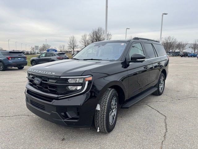 Used 2025 Ford Expedition Active image 3