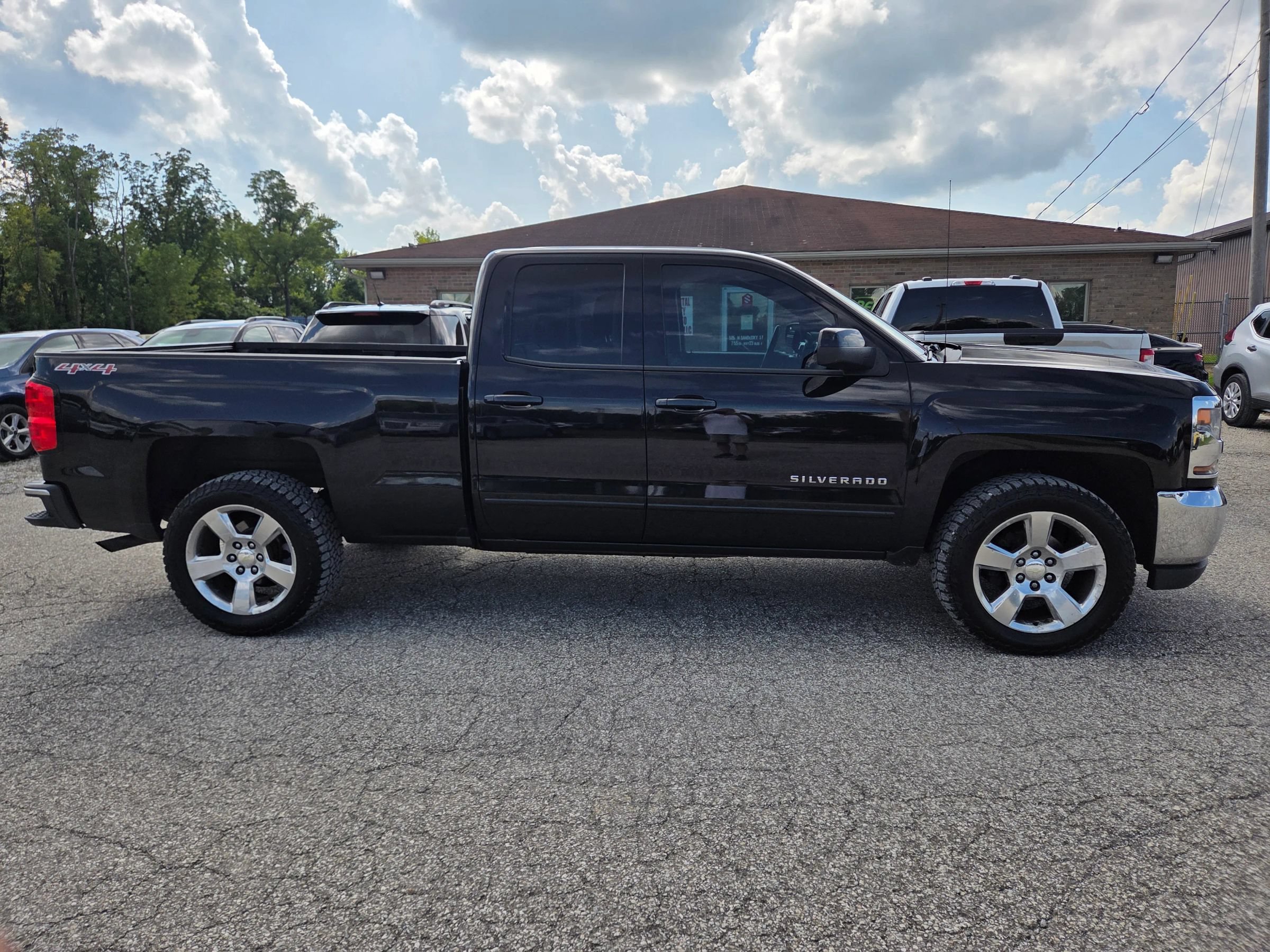 Used 2016 Chevrolet Silverado 1500 LT w/ All Star Edition AWD/4WD image 4
