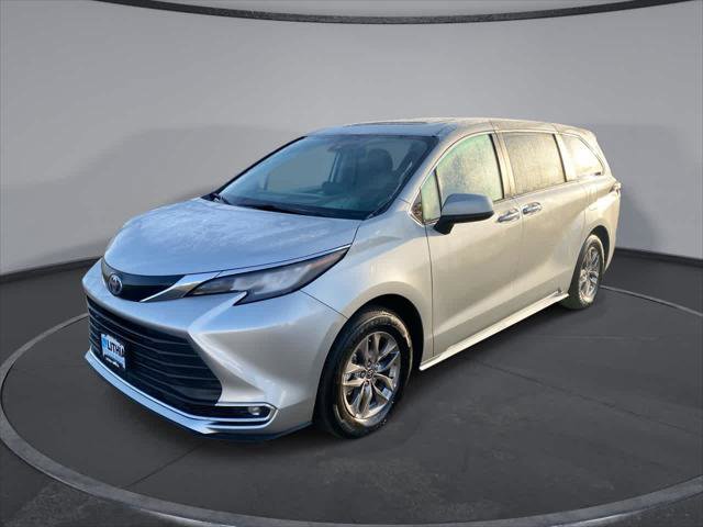 Certified 2023 Toyota Sienna XLE image 1