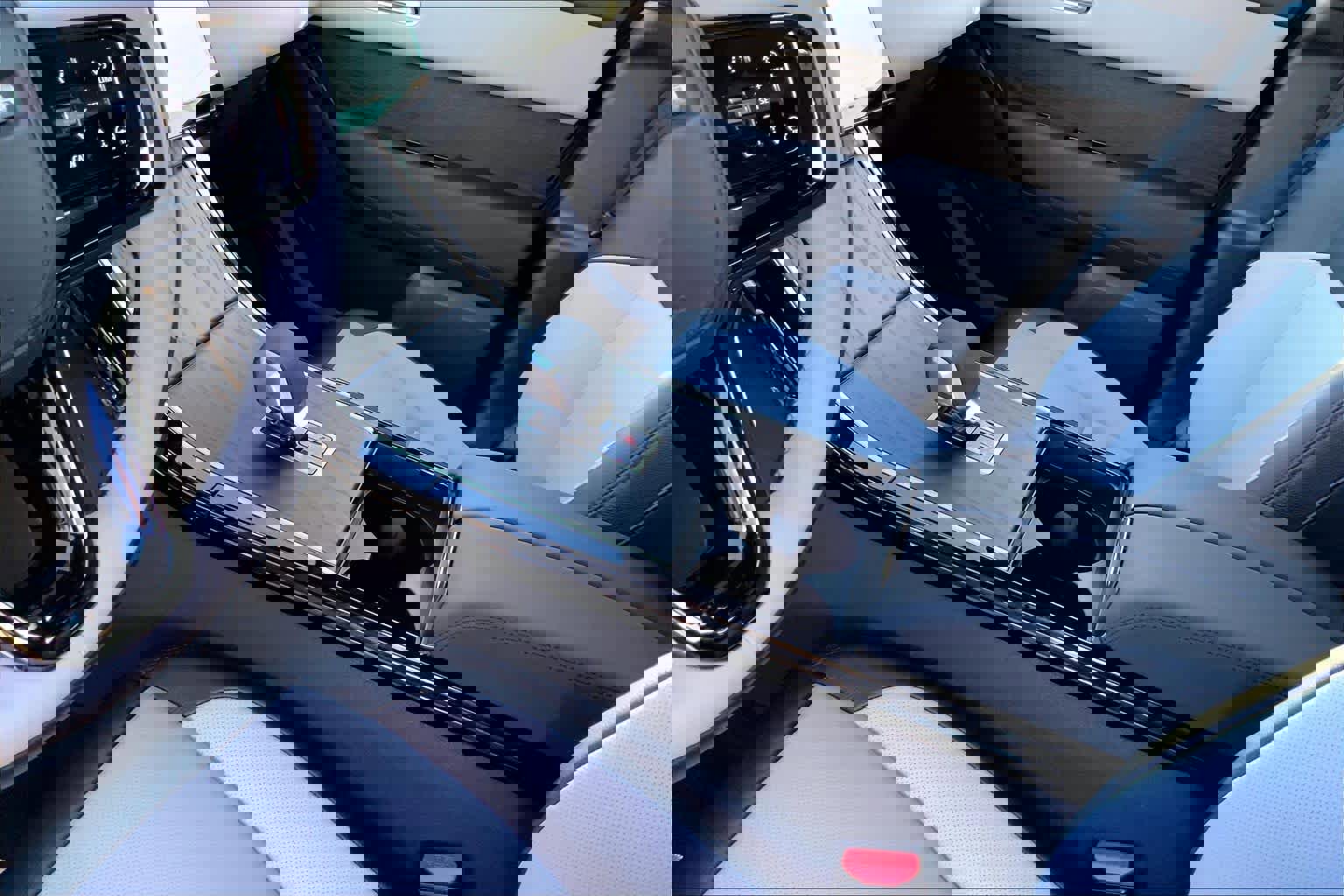 Used 2026 Land Rover Range Rover Velar Dynamic SE image 16