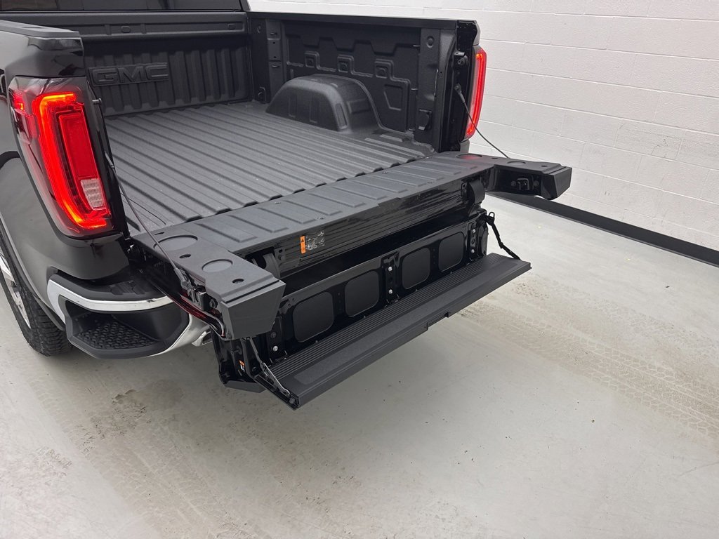 New 2026 GMC Sierra 1500 SLT image 7