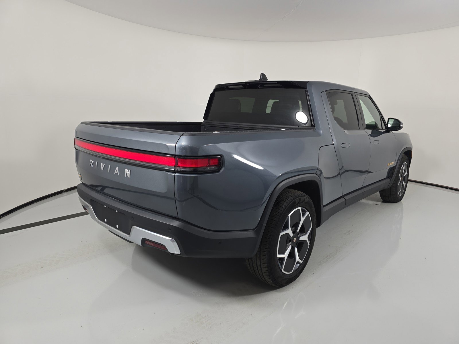 Used 2022 Rivian R1T Adventure AWD/4WD image 7