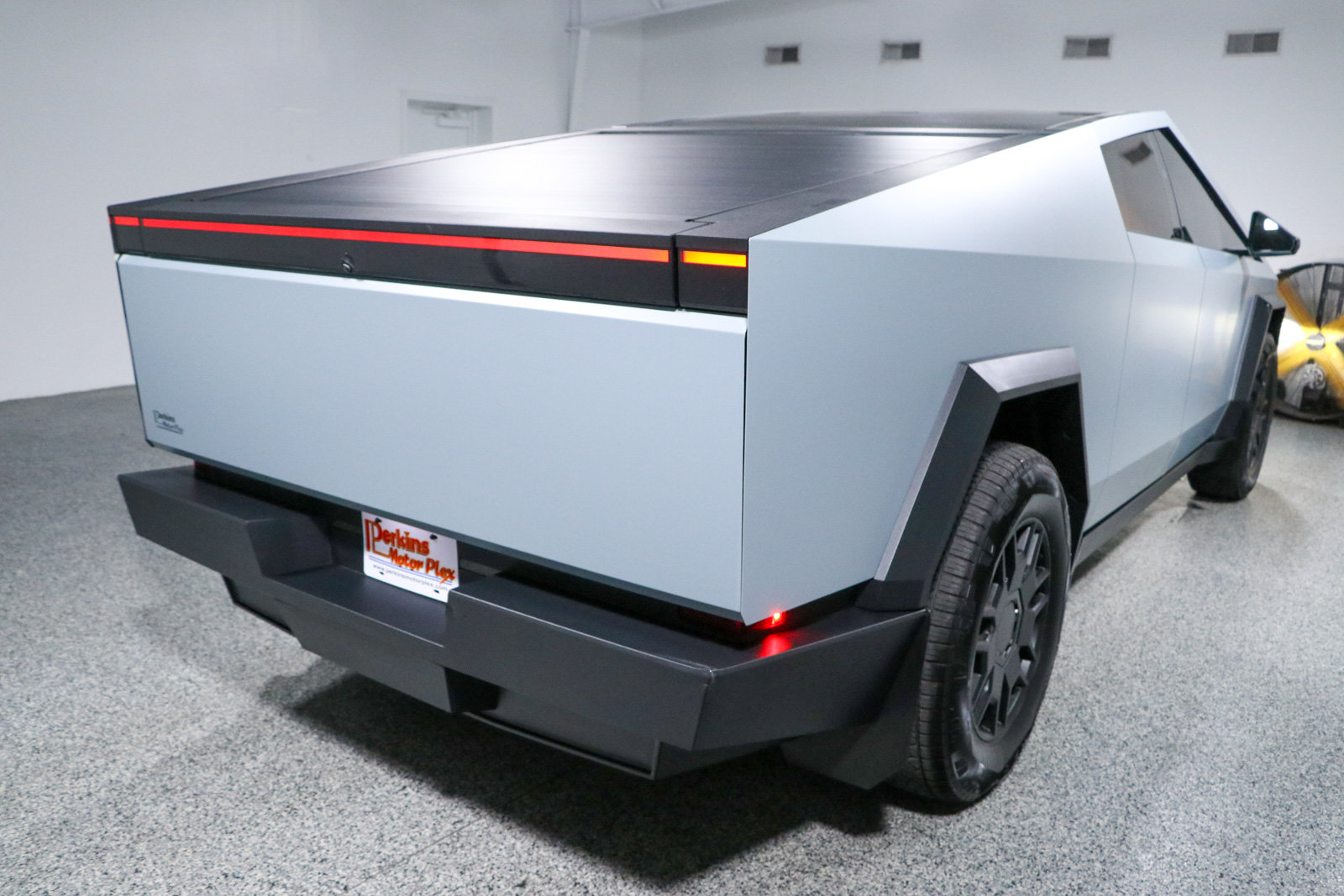 Used 2024 Tesla Cybertruck AWD Crew Cab image 7