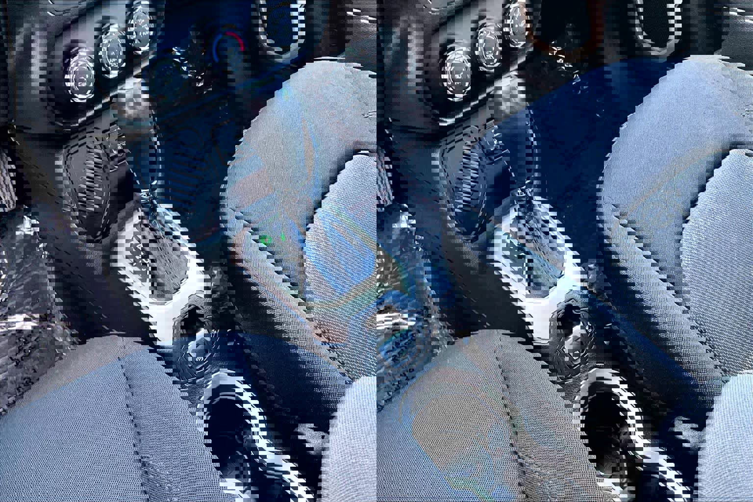 Used 2016 Jeep Renegade Latitude image 17