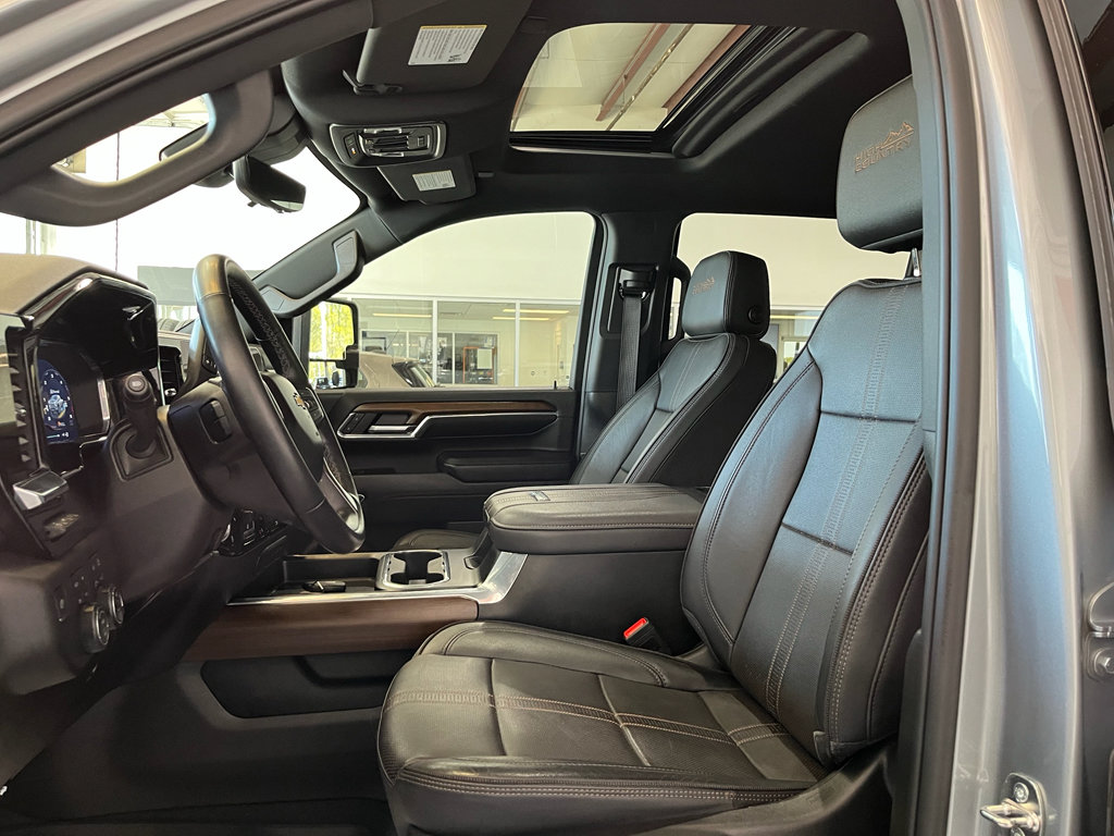 Used 2024 Chevrolet Silverado 2500 High Country w/ High Country Premium Package AWD/4WD image 12