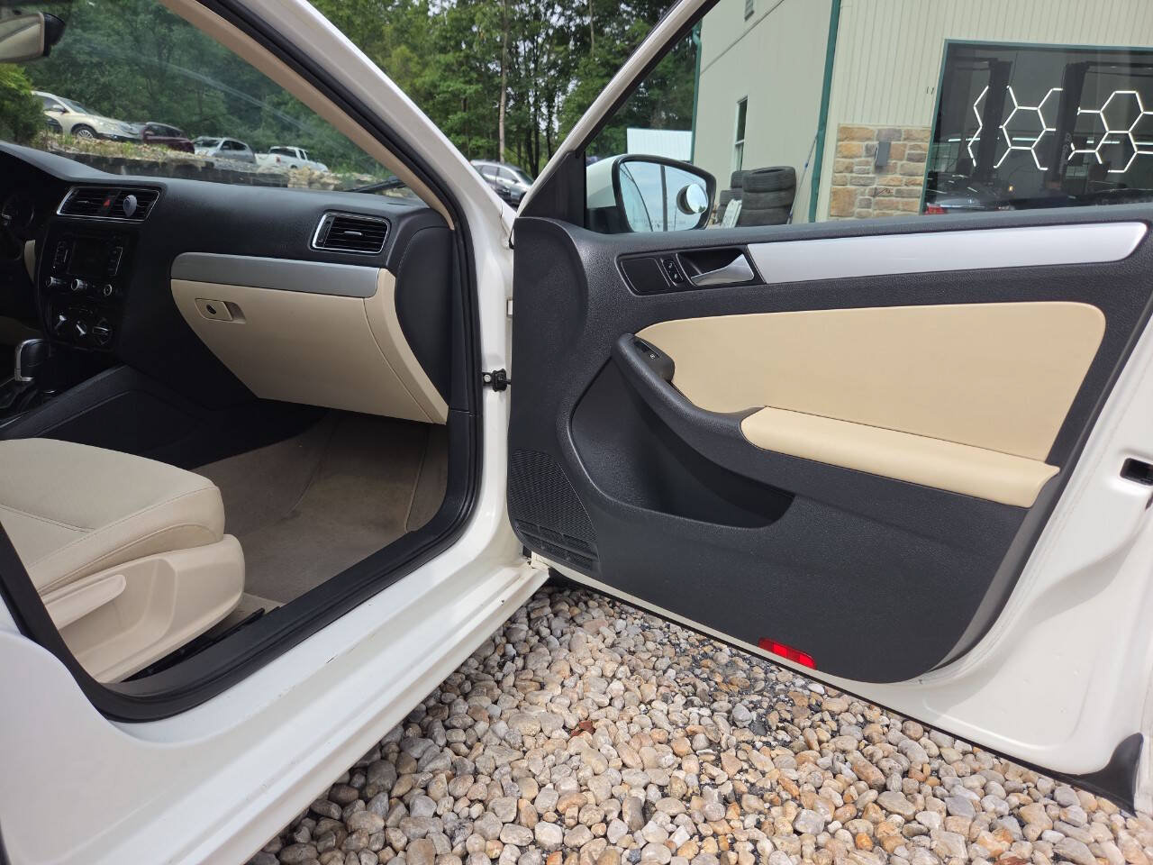 Used 2012 Volkswagen Jetta SEL FWD image 25