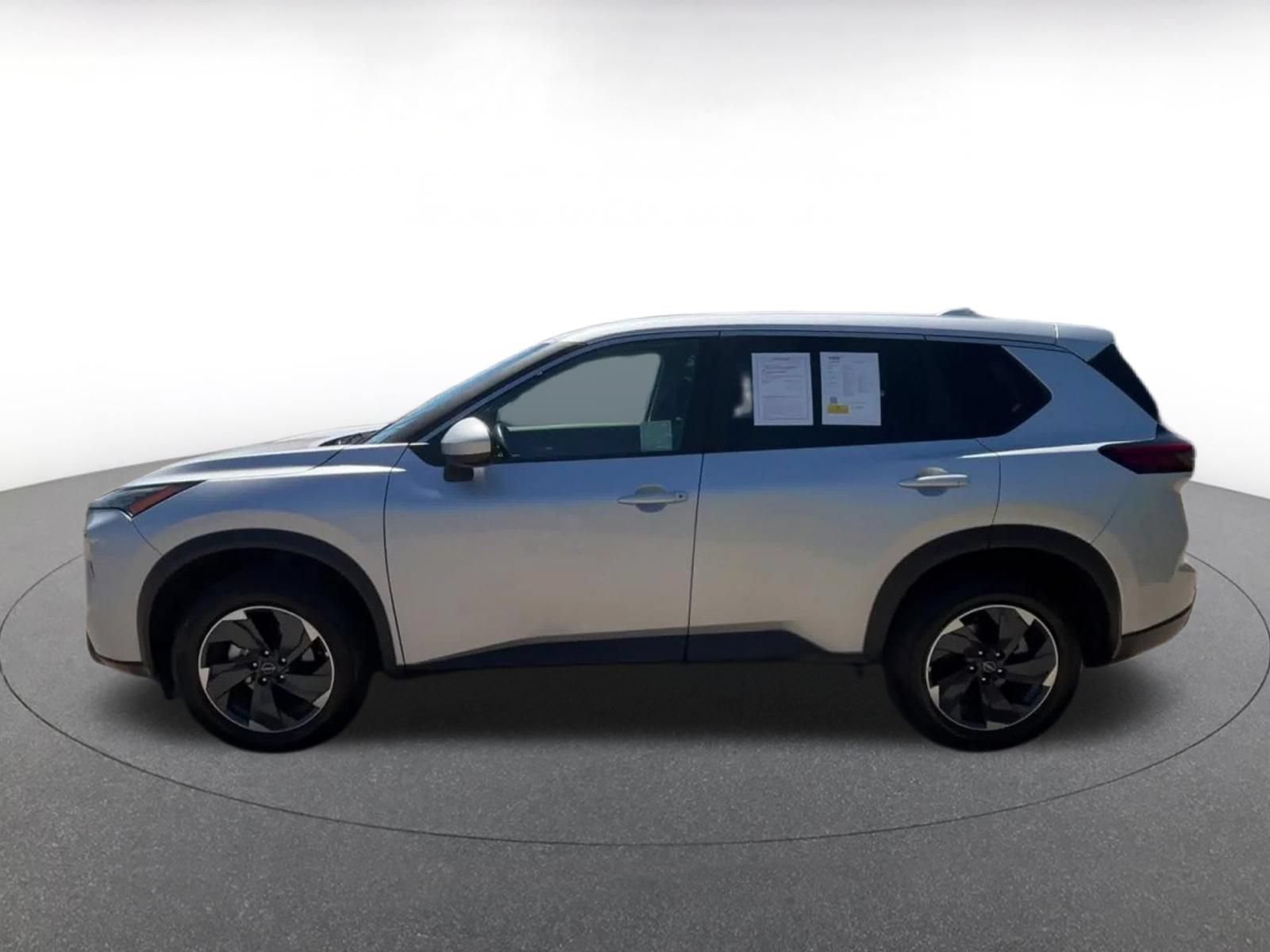 Used 2025 Nissan Rogue SV FWD image 9